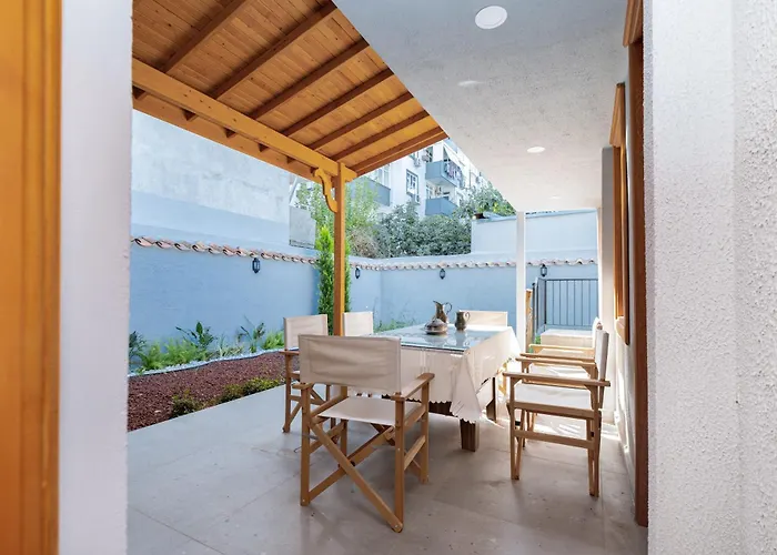 Elegant 4-br City-center With Private Garden Daire Antalya