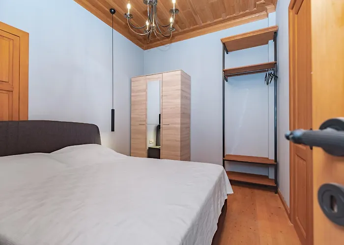 Daire Elegant 4-br City-center With Private Garden *