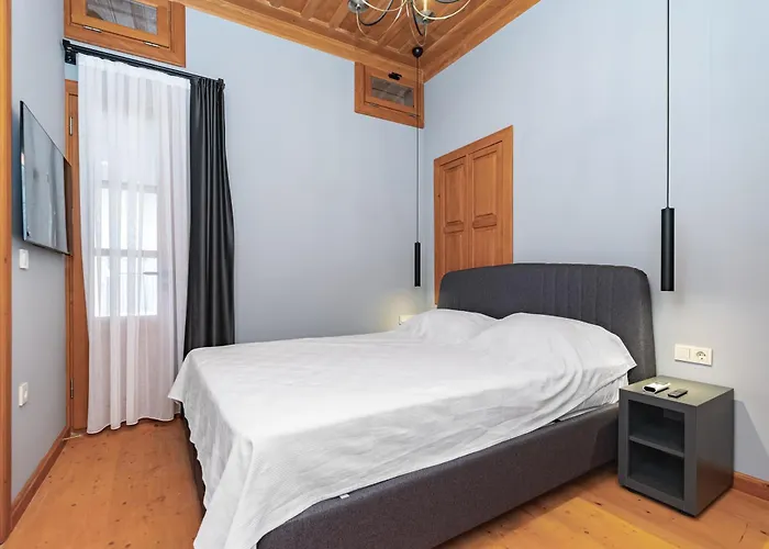 Elegant 4-br City-center With Private Garden * Antalya