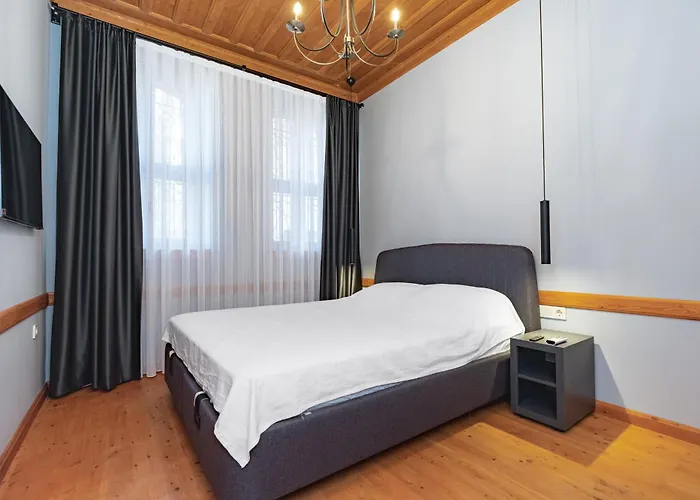 Daire Elegant 4-br City-center With Private Garden *