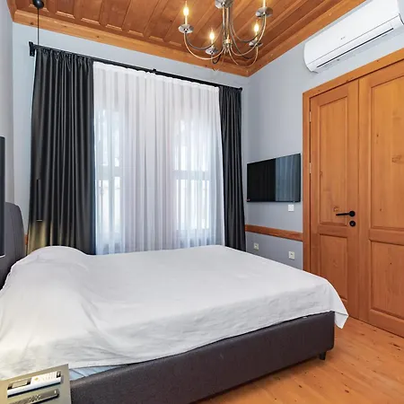Elegant 4-br City-center With Private Garden * Анталья