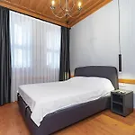 아파트 Elegant 4-br City-center With Private Garden *