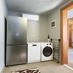 Elegant 4-br City-center With Private Garden Διαμέρισμα *
