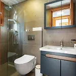 Elegant 4-br City-center With Private Garden