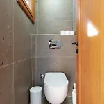 Elegant 4-br City-center With Private Garden Διαμέρισμα *