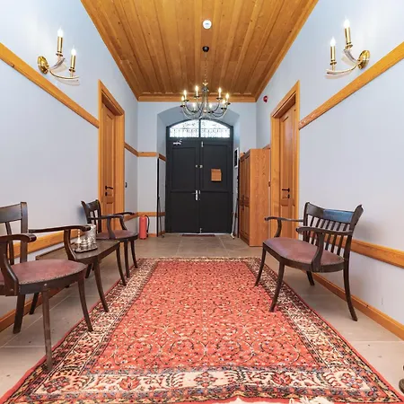 Διαμέρισμα Elegant 4-br City-center With Private Garden Αττάλεια