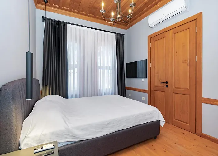 Elegant 4-br City-center With Private Garden * Antalya