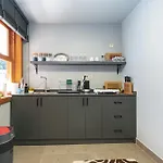Elegant 4-br City-center With Private Garden