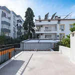 Elegant 4-br City-center With Private Garden
