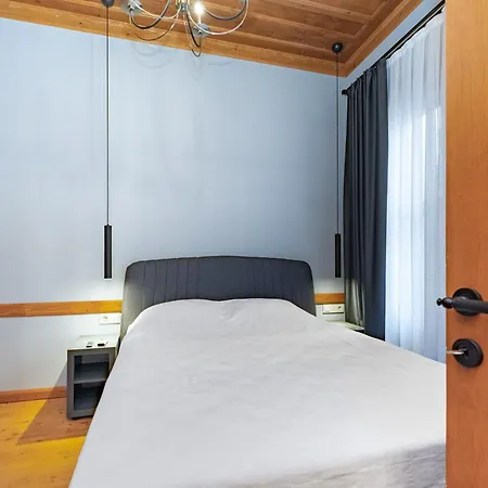 Apartment Elegant 4-br City-center With Private Garden *