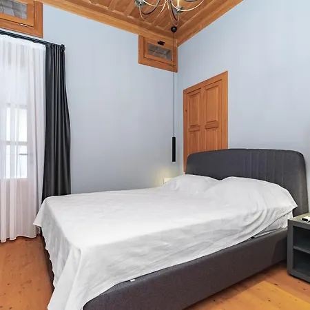 Elegant 4-br City-center With Private Garden * Antalya