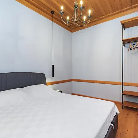 Elegant 4-br City-center With Private Garden