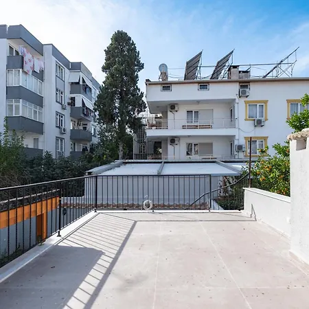 Elegant 4-br City-center With Private Garden