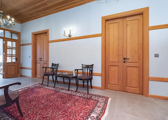 Elegant 4-br City-center With Private Garden