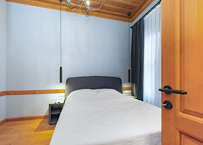 Апартаменты Elegant 4-br City-center With Private Garden *