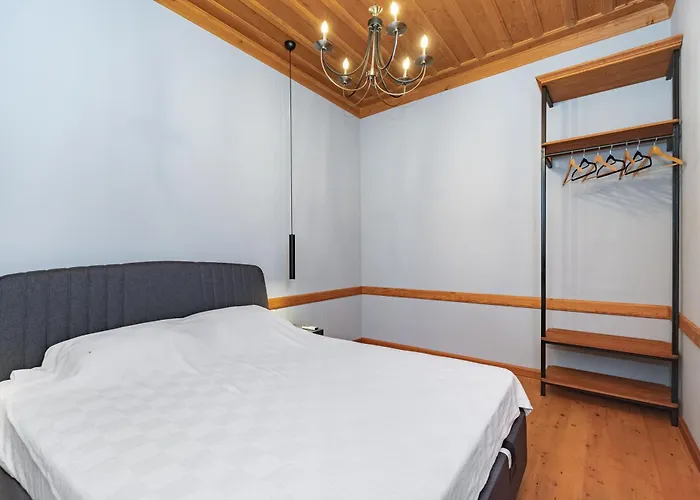 Elegant 4-br City-center With Private Garden