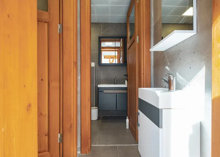شقة Elegant 4-br City-center With Private Garden أنطاليا