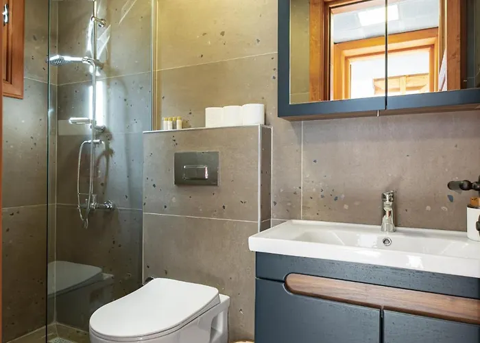 Elegant 4-br City-center With Private Garden